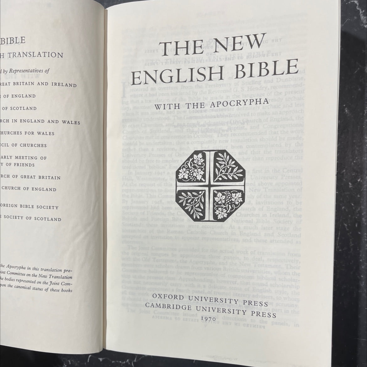 holy bible: the new english bible with the apocrypha book, by representatives of churches in great britain and ireland, image 2