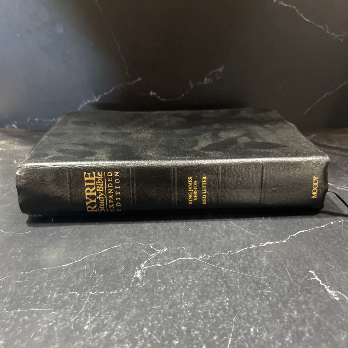 holy bible: the ryrie study bible expanded edition book, by charles caldwell ryrie, 1994 Leather image 1