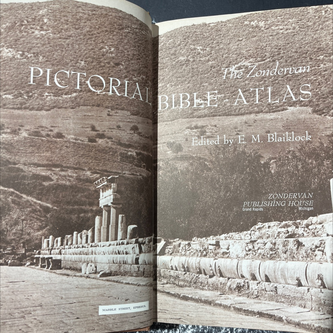 holy bible atlas book, by E. M. Blaiklock, 1972 Hardcover image 2