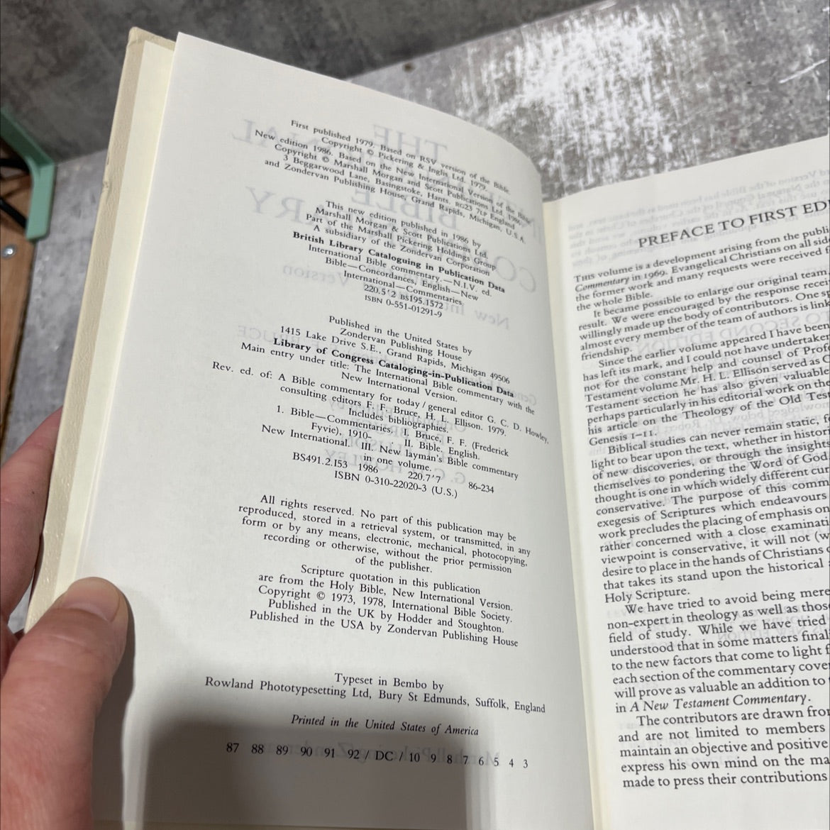 holy bible commentary with the new international version book, by g. c. d. howley, f. f. bruce, h. l. ellison, 1986 image 3