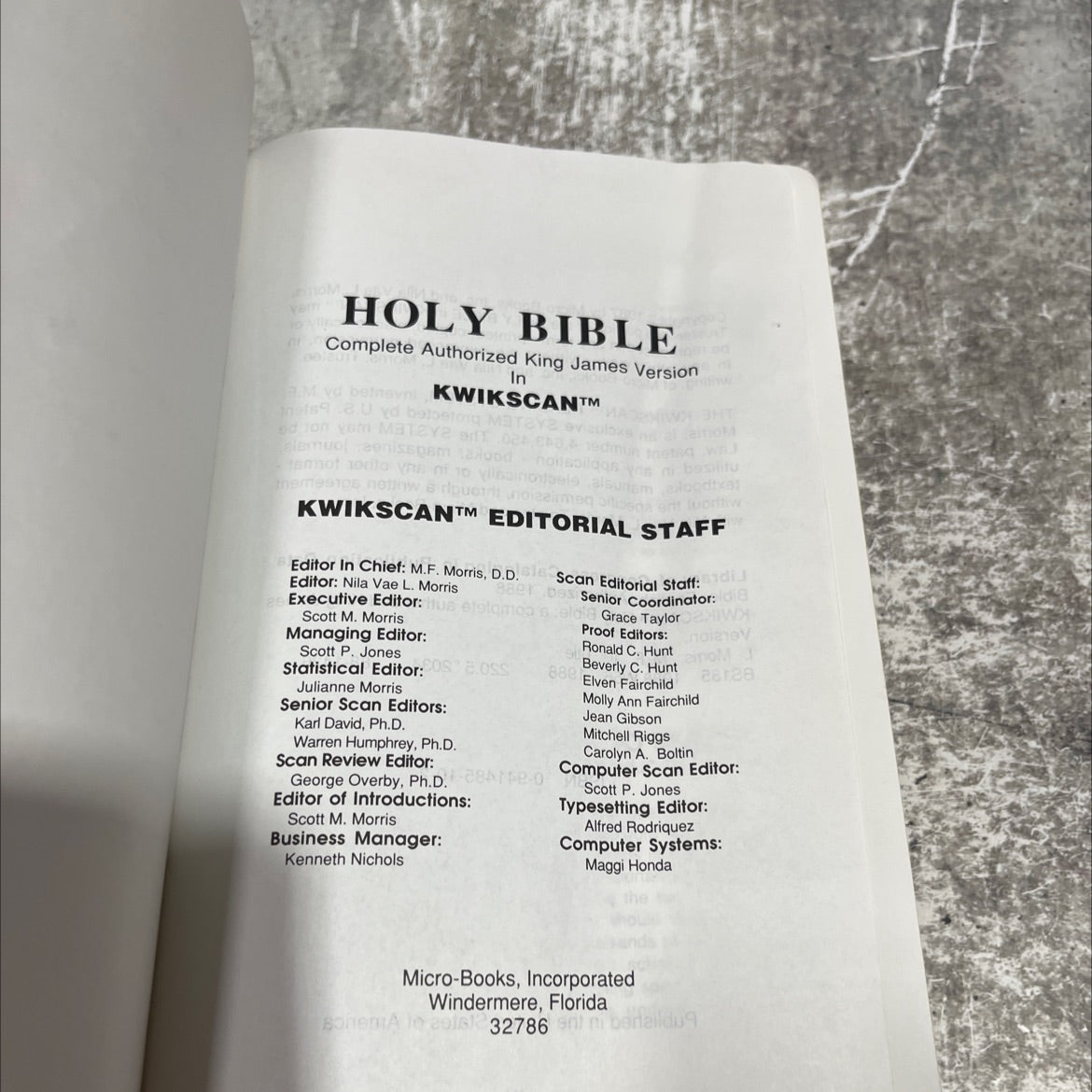 holy bible complete authorized king james version book, by M.F. Morris, 1988 Leather image 2