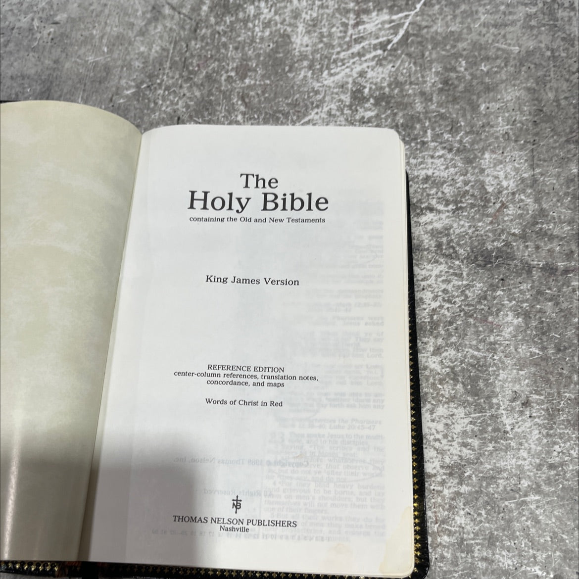holy bible containing the old and new testaments king james version reference edition book, by unknown, 1989 Leather image 2