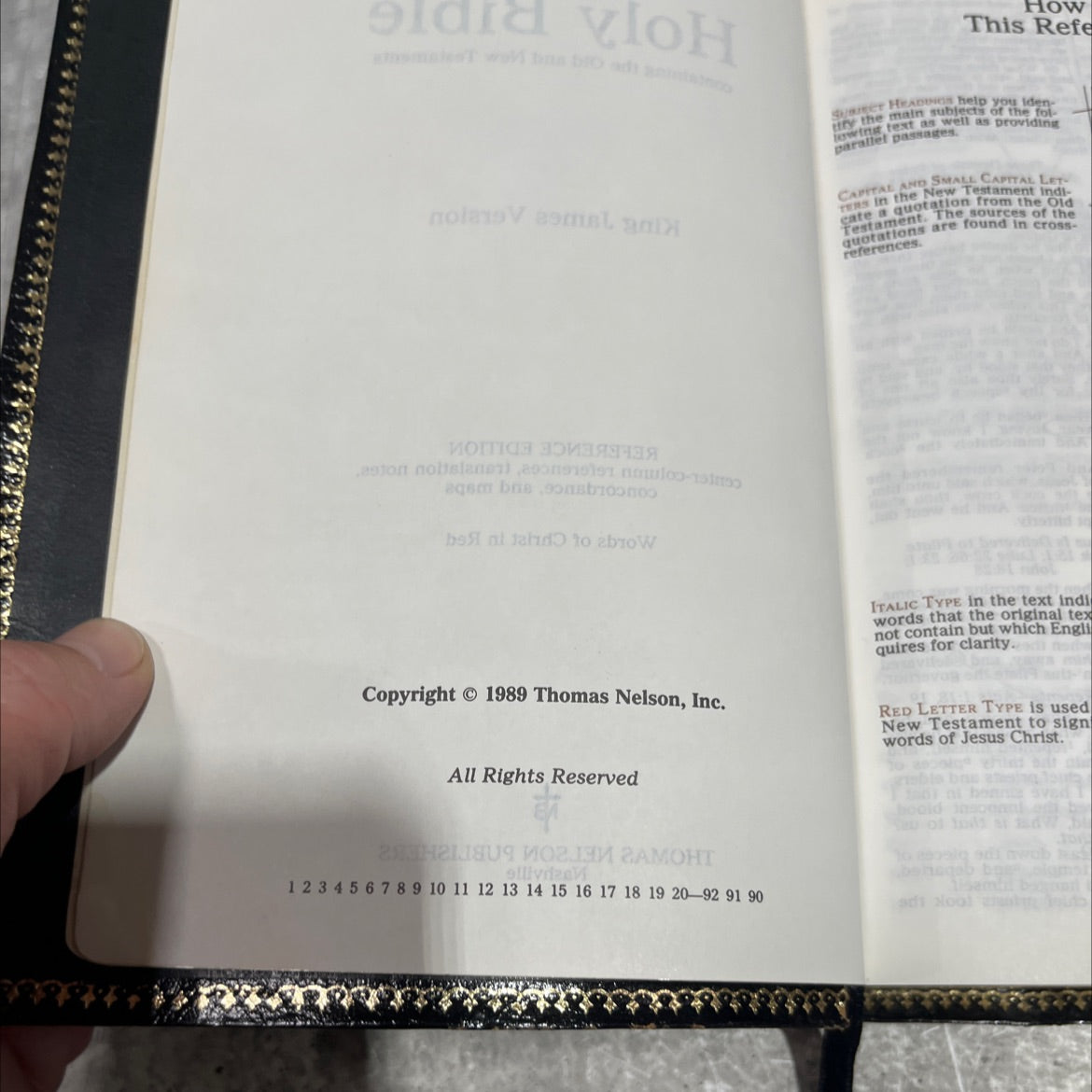 holy bible containing the old and new testaments king james version reference edition book, by unknown, 1989 Leather image 3