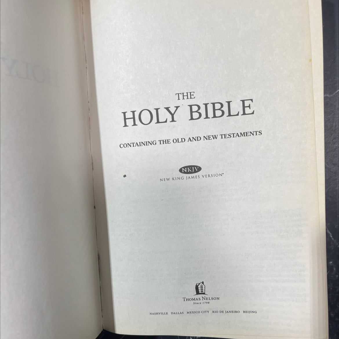 holy bible containing the old and new testaments nkjv new king james version book, by Thomas Nelson, 1982 Hardcover image 2