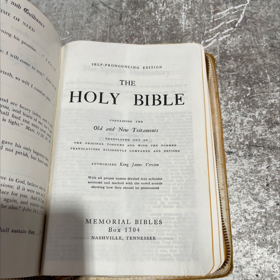 holy bible containing the old and new testaments book, by unknown, 1958 Leather image 2