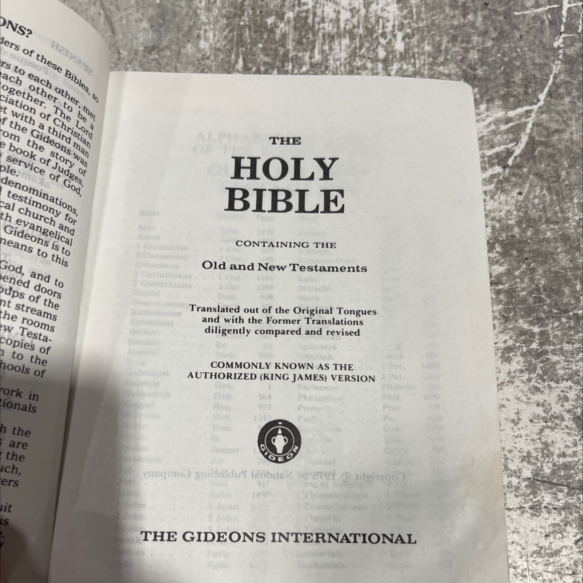 holy bible containing the old and new testaments book, by unknown, 1970 Leather image 2