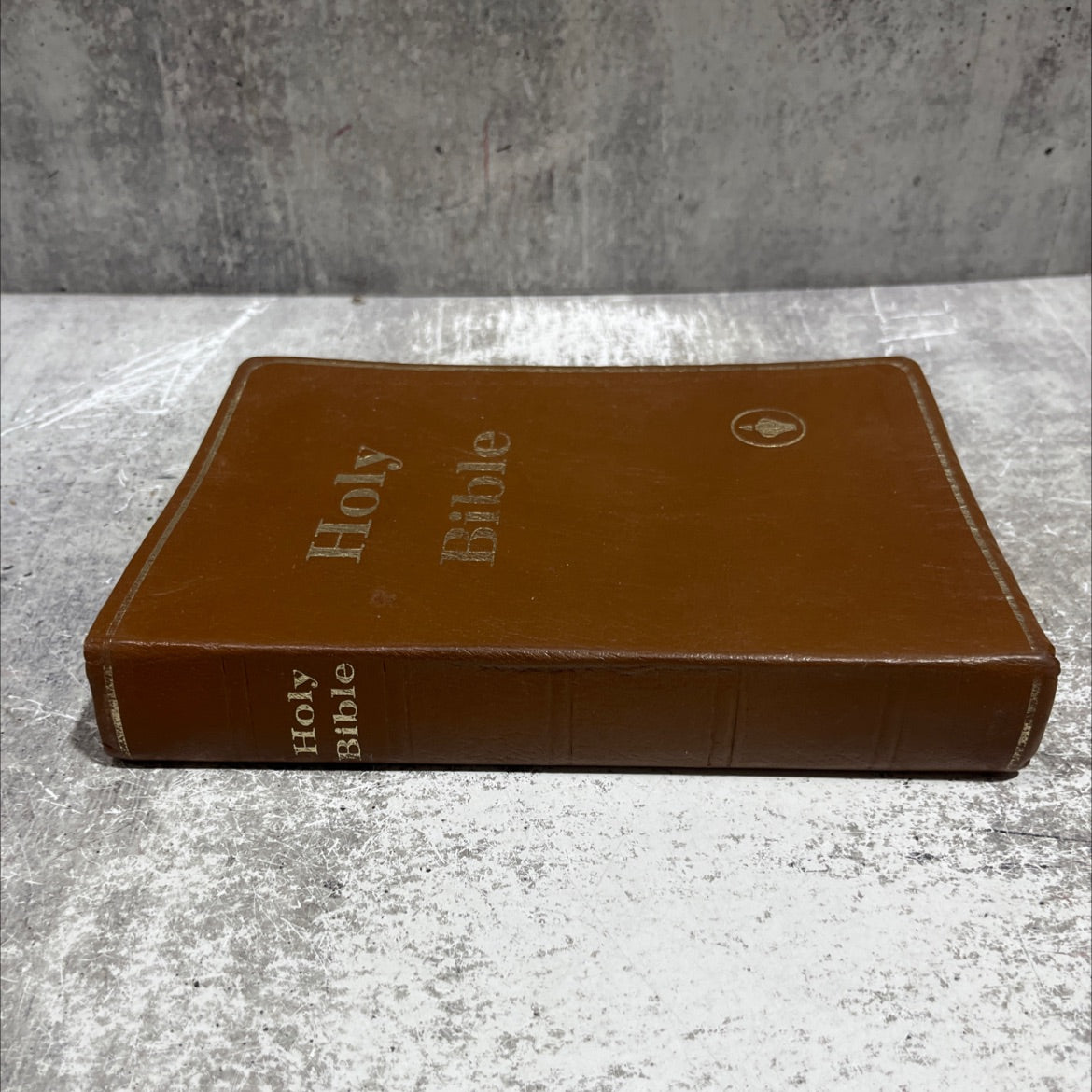 holy bible containing the old and new testaments book, by unknown, 1970 Leather image 4