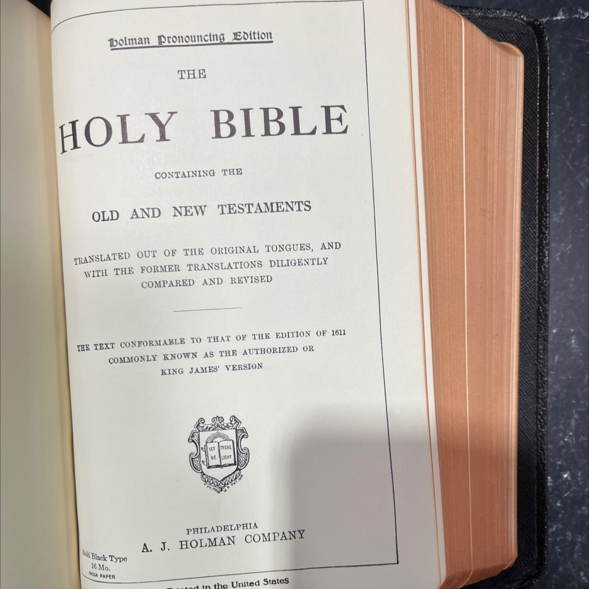 holy bible containing the old and new testaments book, by unknown, 1970 Leather image 3
