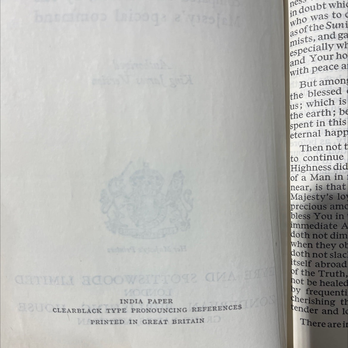 holy bible containing the old and new testaments book, by unknown, 1970 Leather image 3