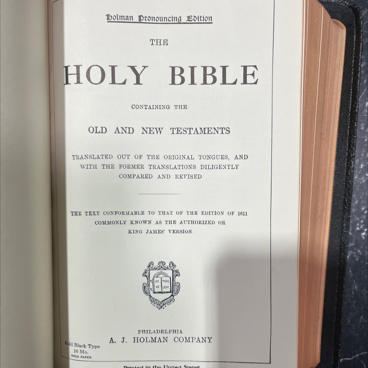 holy bible containing the old and new testaments book, by unknown, 1970 Leather image 2