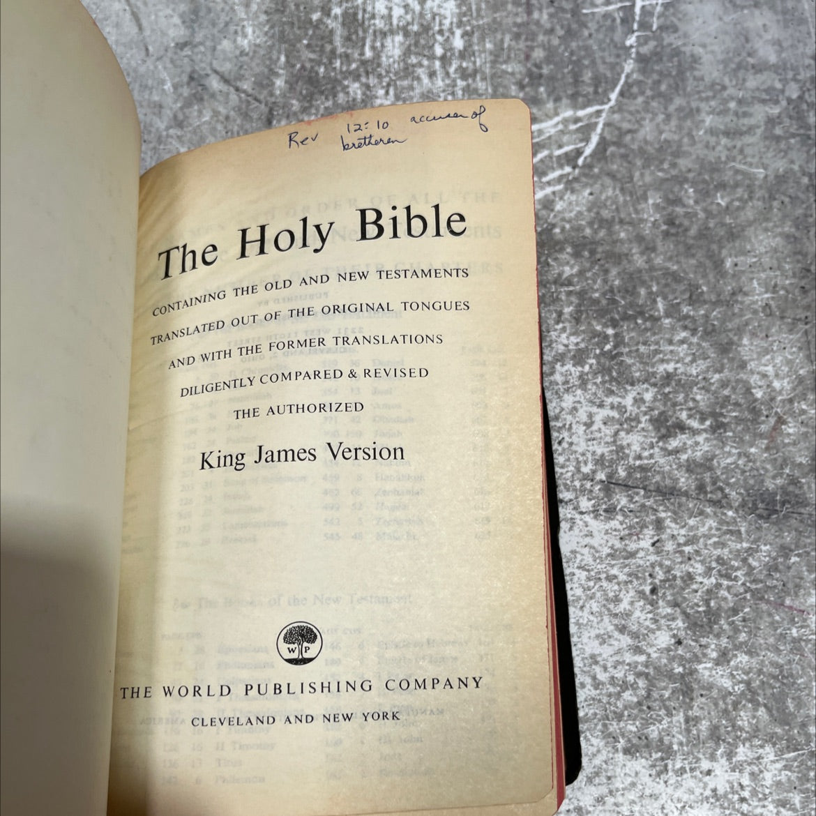 holy bible containing the old and new testaments book, by unknown, 1970 Leather image 2