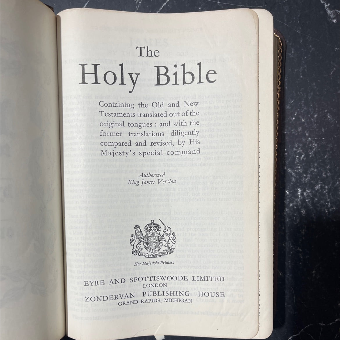 holy bible containing the old and new testaments book, by unknown, 1970 Leather image 2