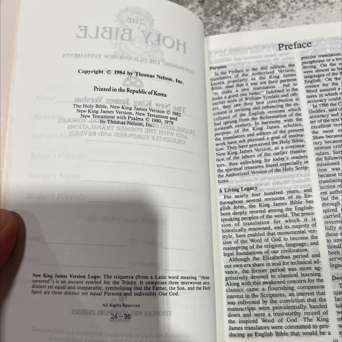 holy bible containing the old and new testaments book, by unknown, 1984 Leather image 3