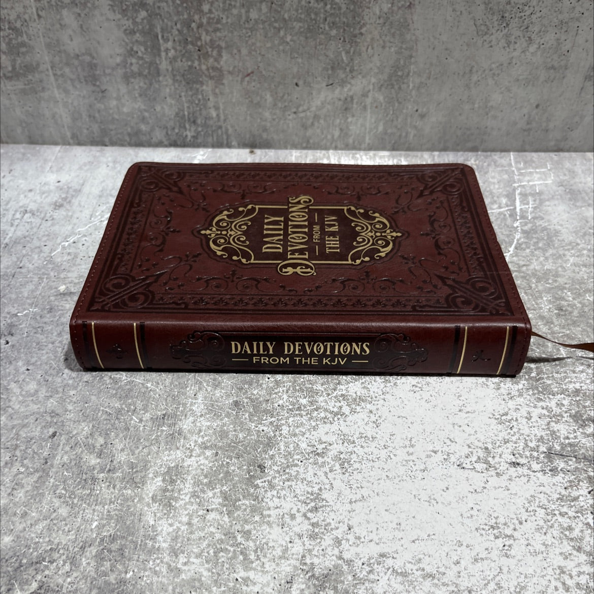 holy bible daily devotions from the kjv book, by unknown, 2022 Leather image 4