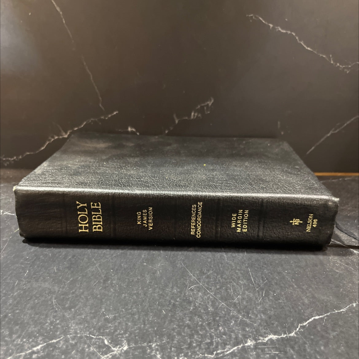 holy bible king james version book, by unknown, 1972 Leather image 1
