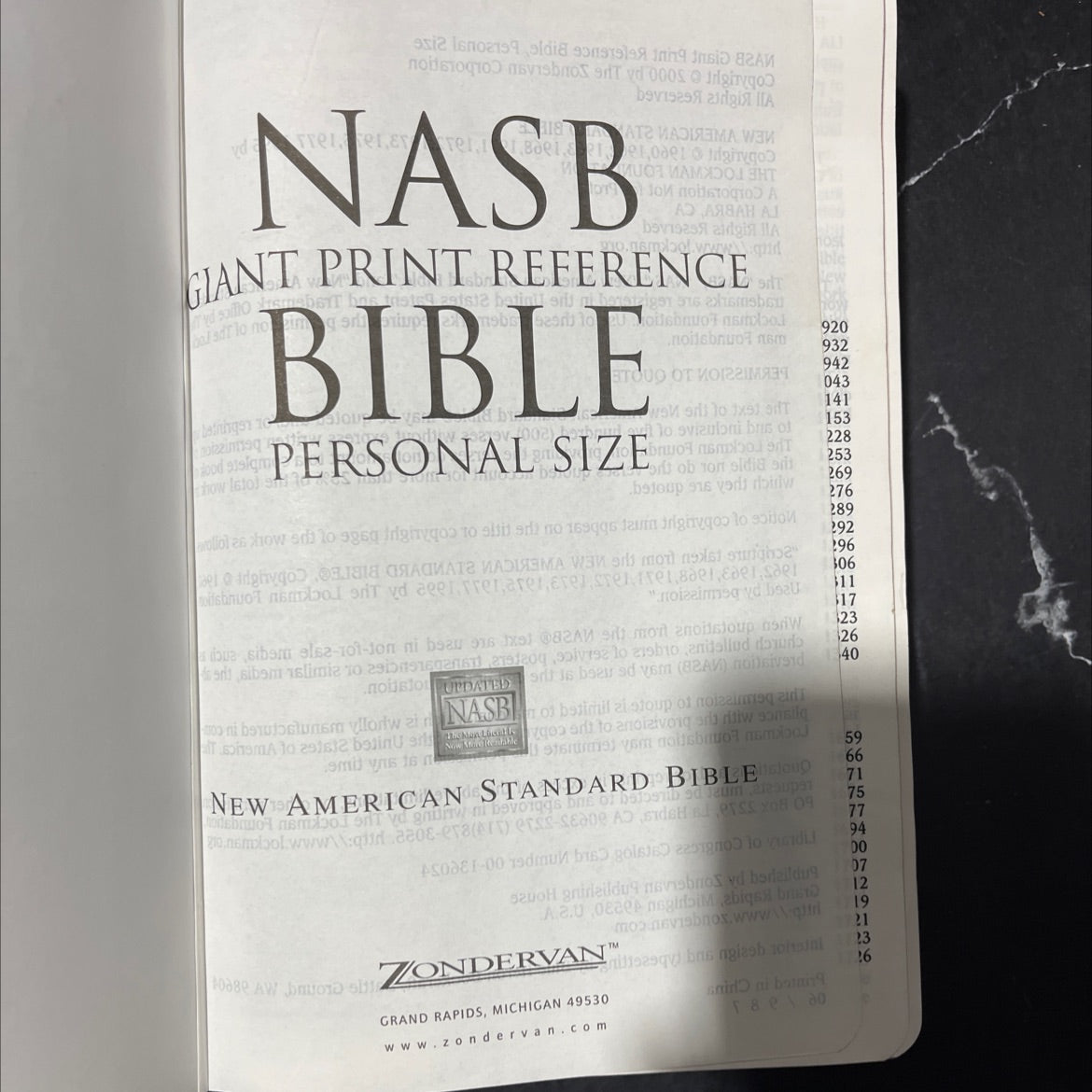 holy bible new american standard bible giant print reference personal size book, by the lockman foundation, 2000 Leather image 2
