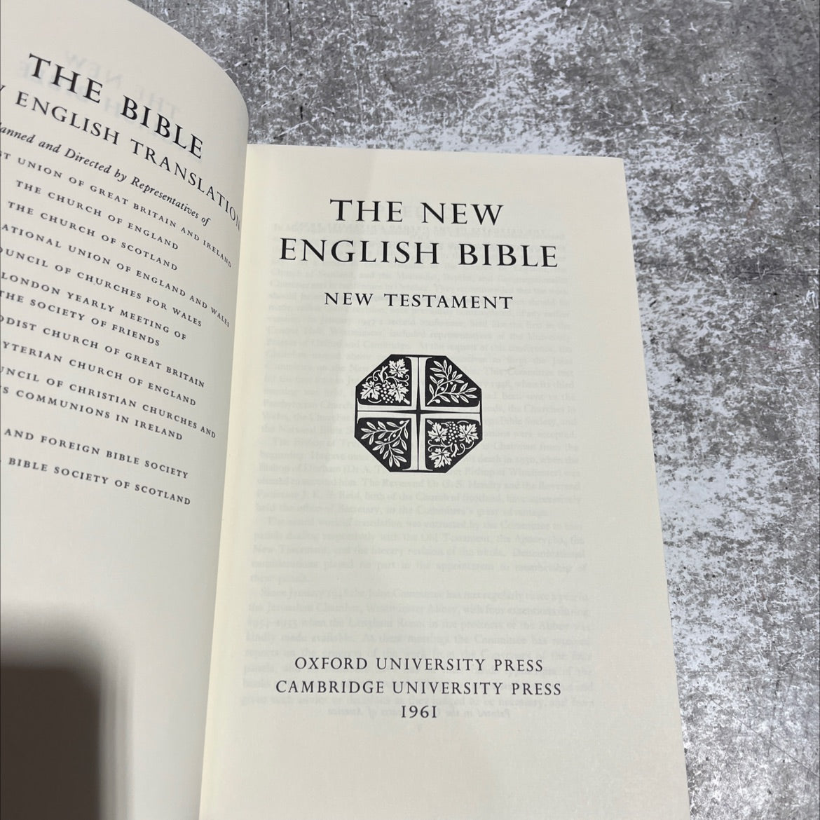 holy bible new english bible new testament book, by unknown, 1961 Hardcover image 2