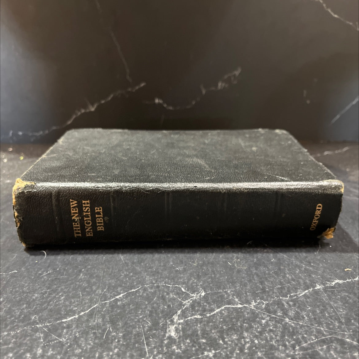 holy bible new english translation book, by representatives of churches in great britain and ireland, 1970 Leather image 1
