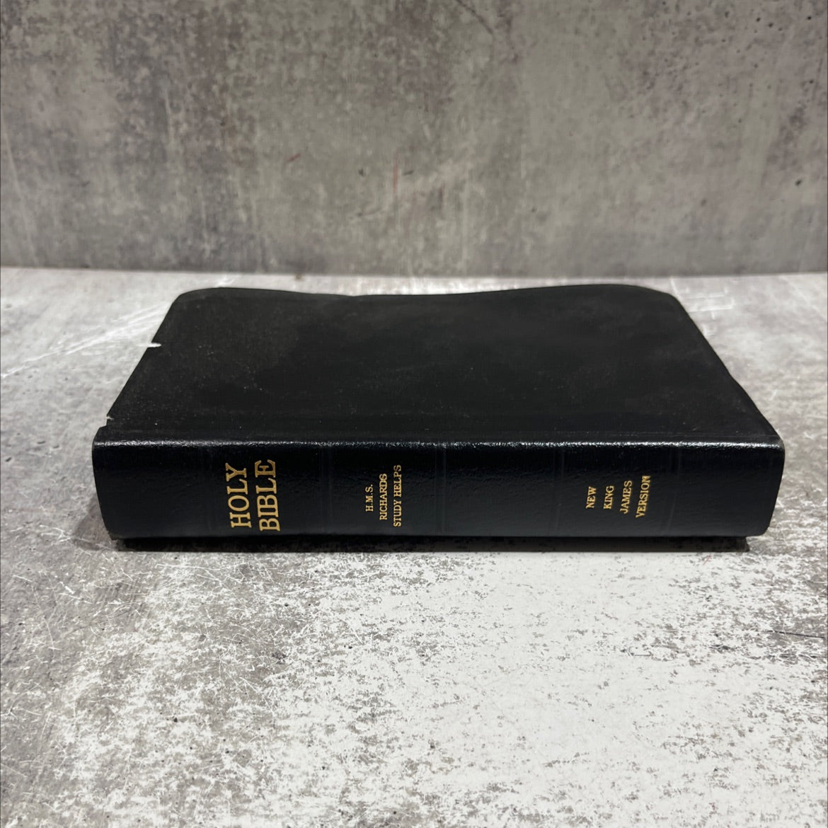 holy bible new king james version book, by unknown, 1990 Leather image 4