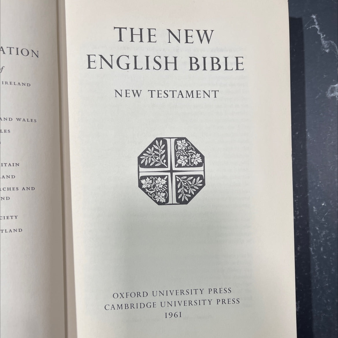 holy bible new testament book, by the delegates of the oxford university press and the syndics of the cambridge image 2