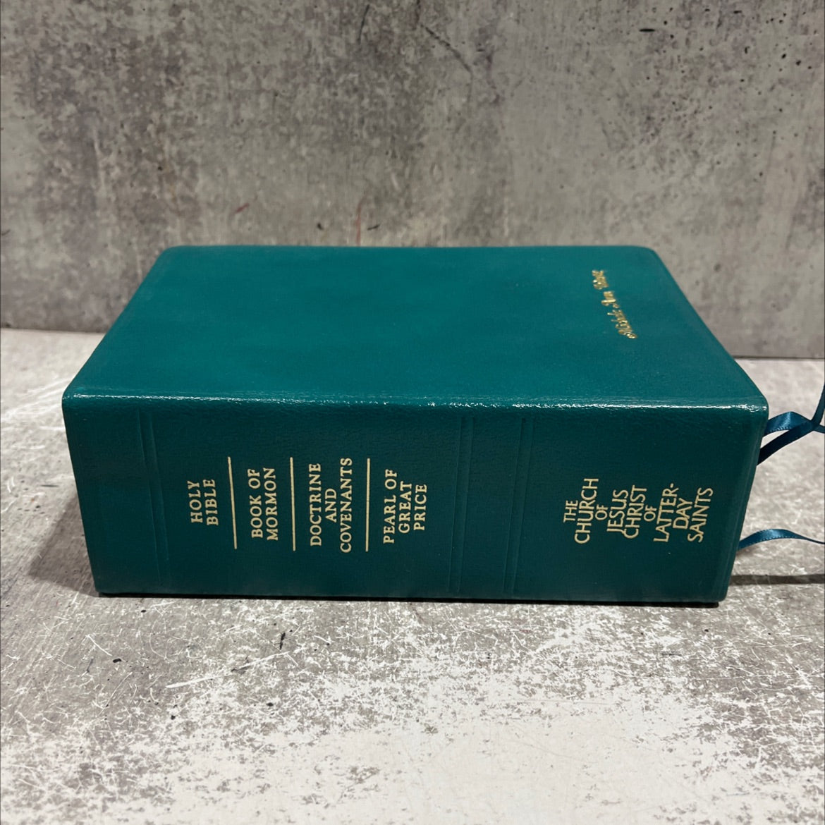 holy bible of great britain, france, and ireland book, by unknown, 1979 Leather image 4