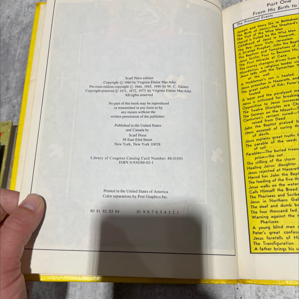 holy bible picture stories from the new testament in full-color comic-strip form book, by M. C. Gaines, 1980 Hardcover image 3