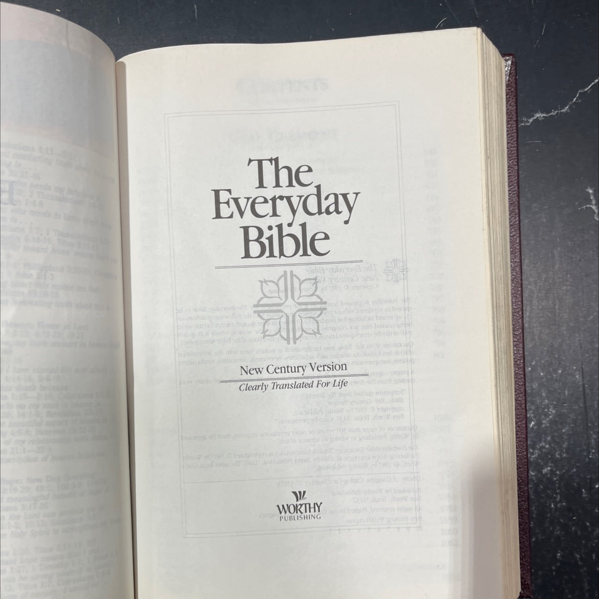 holy bible the everyday bible book, by Worthy Publishing, 1987 Hardcover image 2