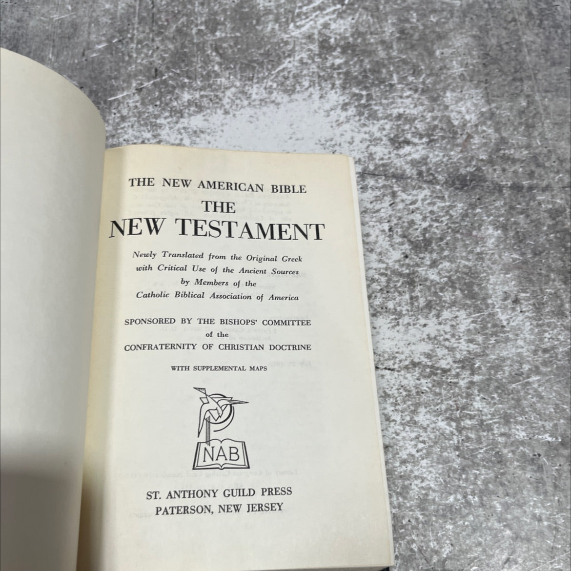 holy bible the new testament book, by members of the catholic biblical association of america, 1970 Hardcover image 2