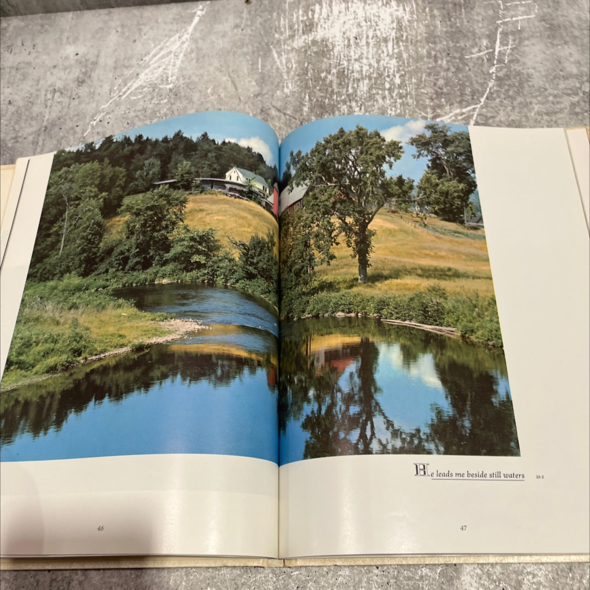 holy bible the psalms around us book, by unknown, 1970 Hardcover image 4