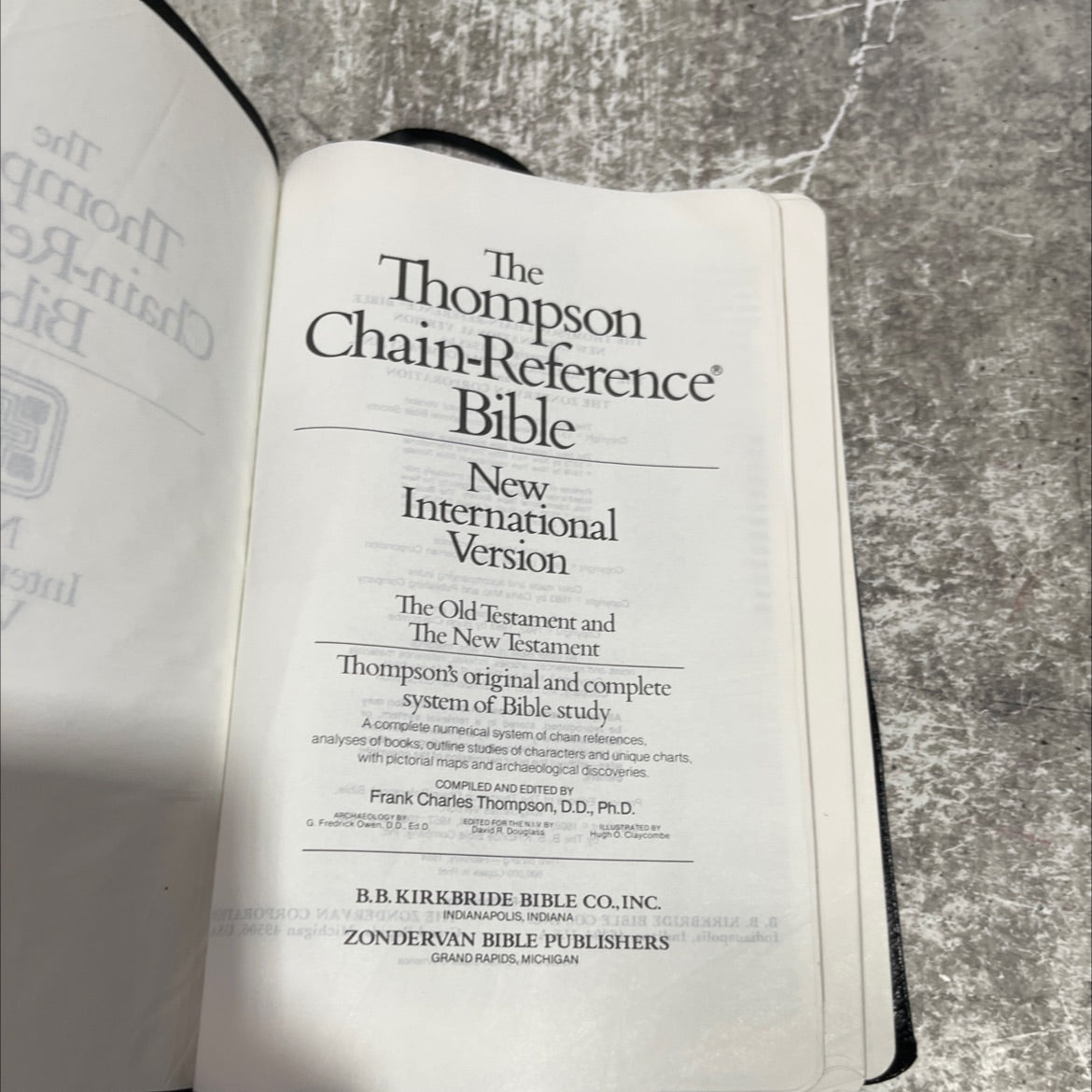 holy bible thompson chain-reference new international version book, by Frank Charles Thompson, D.D., Ph.D., 2020 Leather image 2