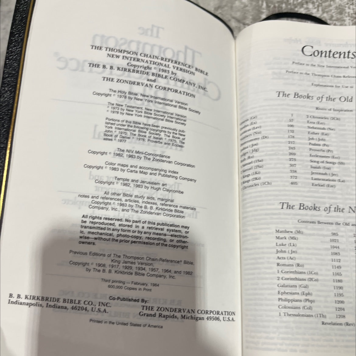 holy bible thompson chain-reference new international version book, by Frank Charles Thompson, D.D., Ph.D., 2020 Leather image 3