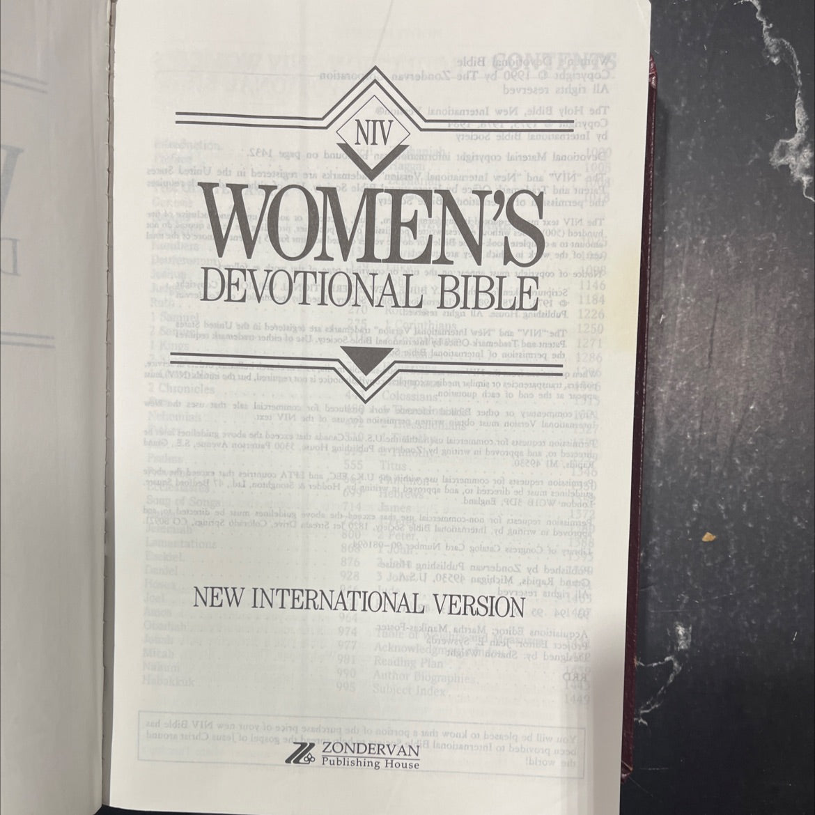 holy bible women's devotional bible book, by unknown, 1990 Leather image 2
