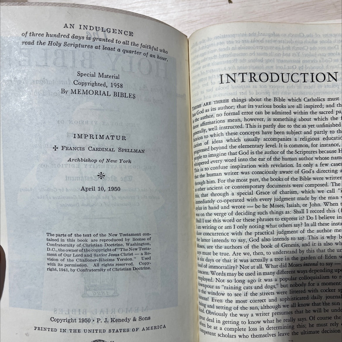 holy bible book, by unknown, 1958 Leather, Vintage image 2