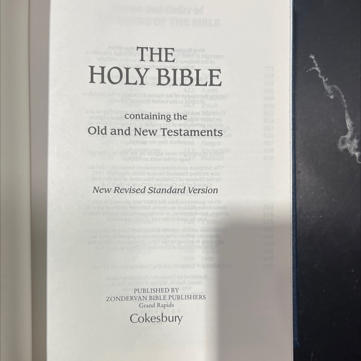 holy bible book, by unknown, 1989 Hardcover image 2