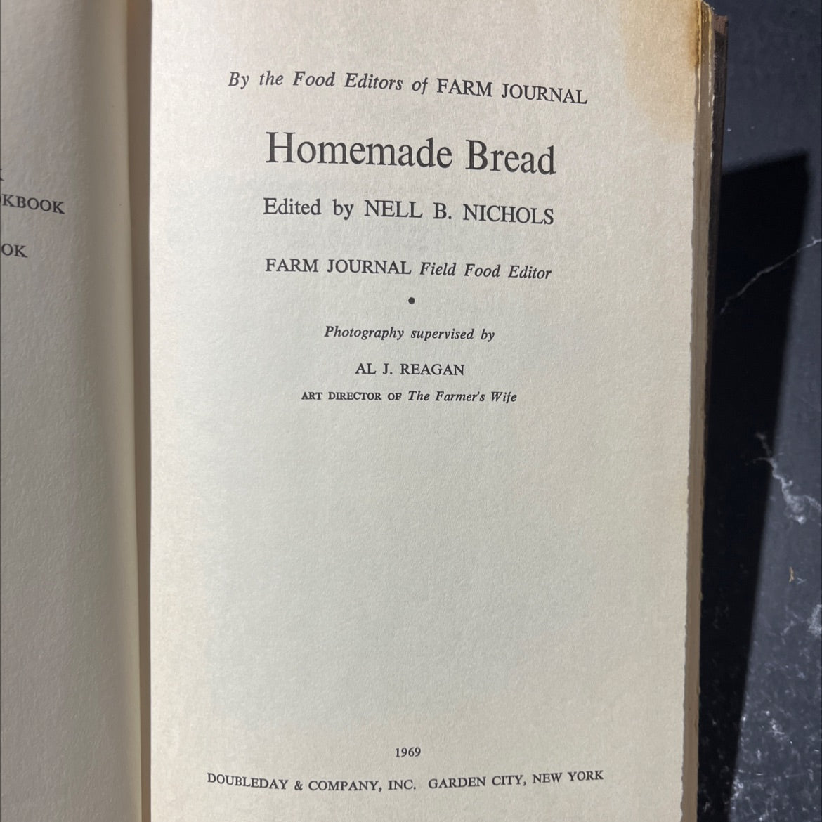homemade bread book, by food editors of farm journal, 1969 Hardcover image 2