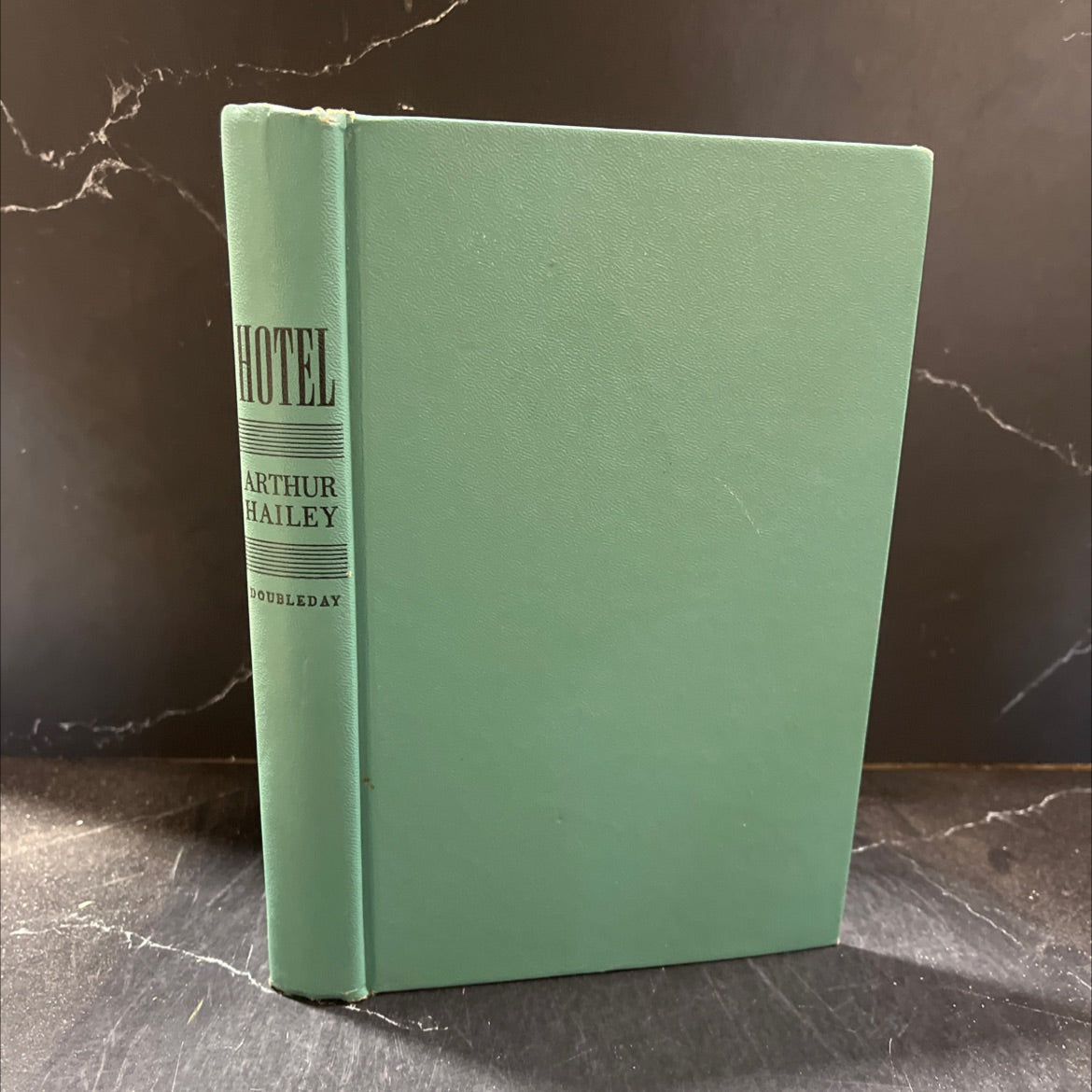 hotel arthur hailey book, by Arthur Hailey, 1965 Hardcover image 1