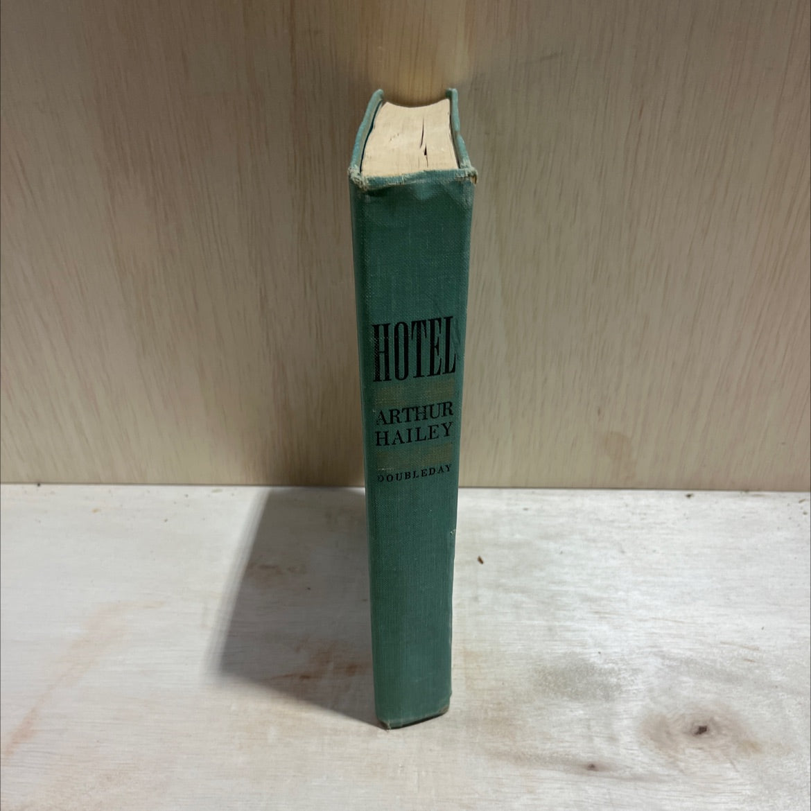 hotel book, by arthur hailey, 1965 Hardcover image 4