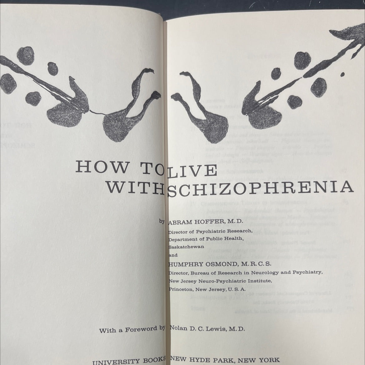 how to live with schizophrenia book, by abram hoffer, m. d. and humphry osmond, m. r. c. s., 1966 Hardcover image 2
