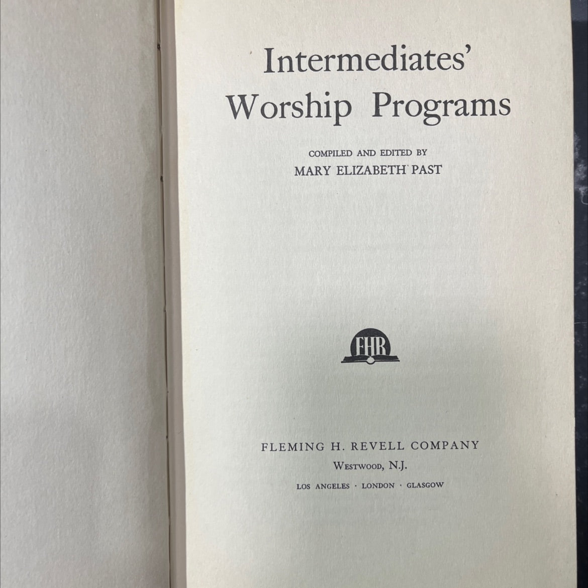 intermediates' worship programs book, by mary elizabeth past, 1942 Hardcover image 2