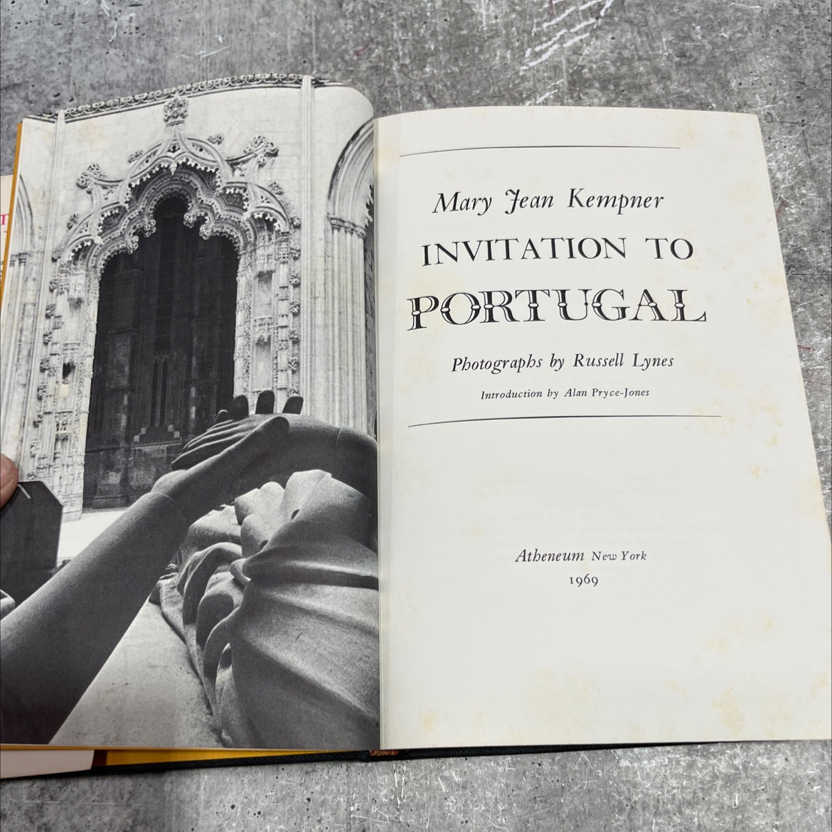 invitation to portugal book, by Mary Jean Kempner, 1969 Hardcover image 2