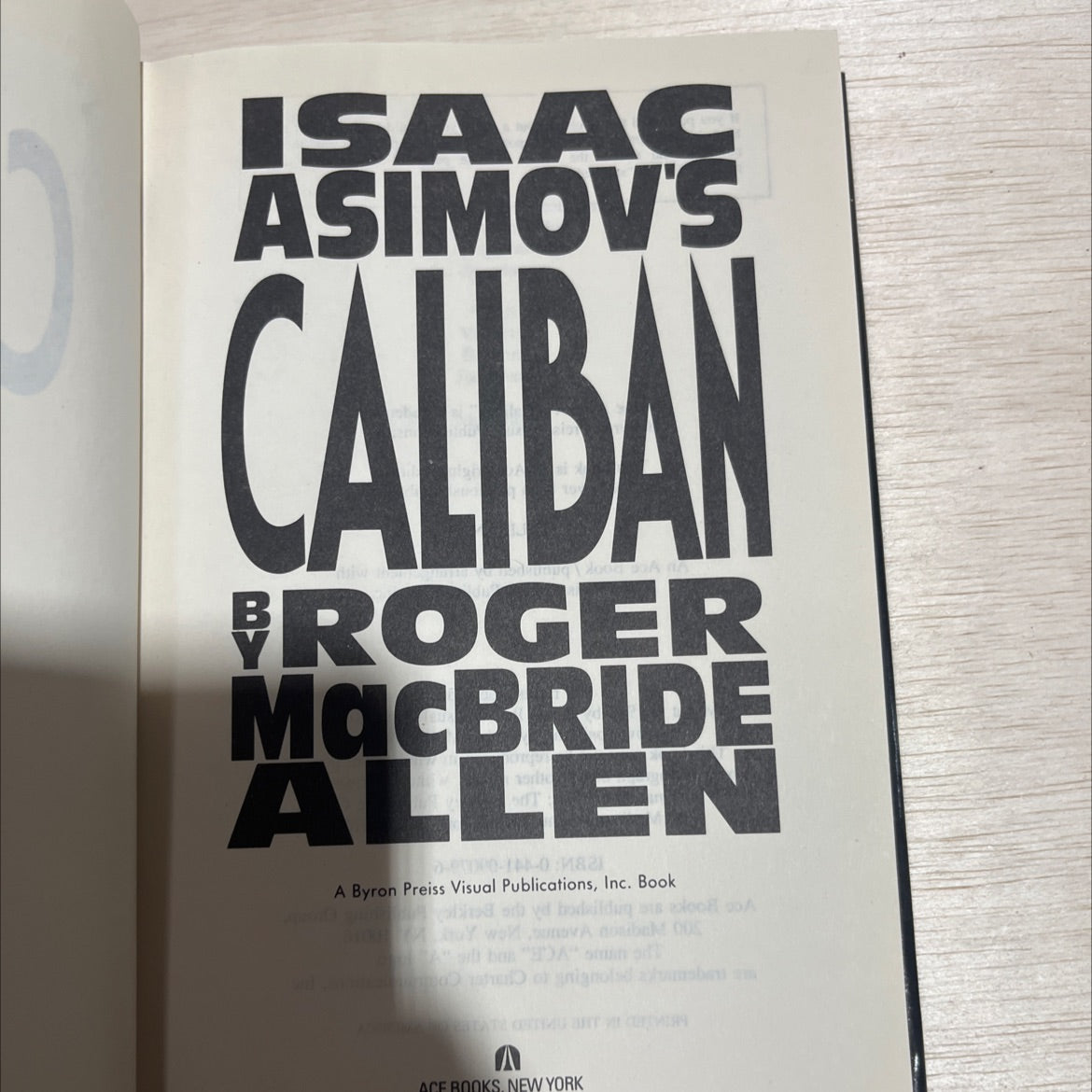 isaac asimov's caliban book, by roger macbride allen, 1990 Hardcover image 2