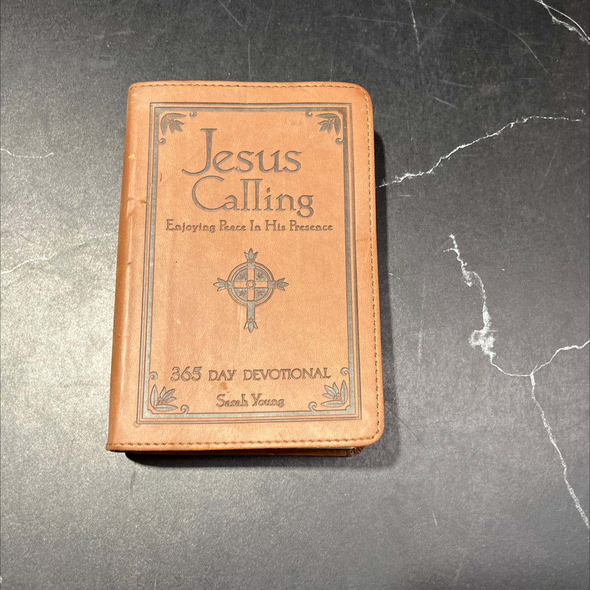 jesus calling book, by sarah young, 2004 Leather image 1