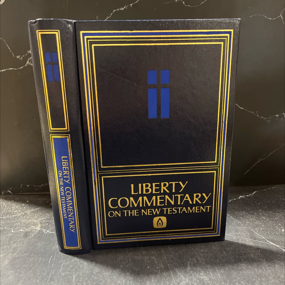 liberty commentary on the new testament book, by Jerry Falwell, D.D., D.Litt., 1978 Hardcover image 1