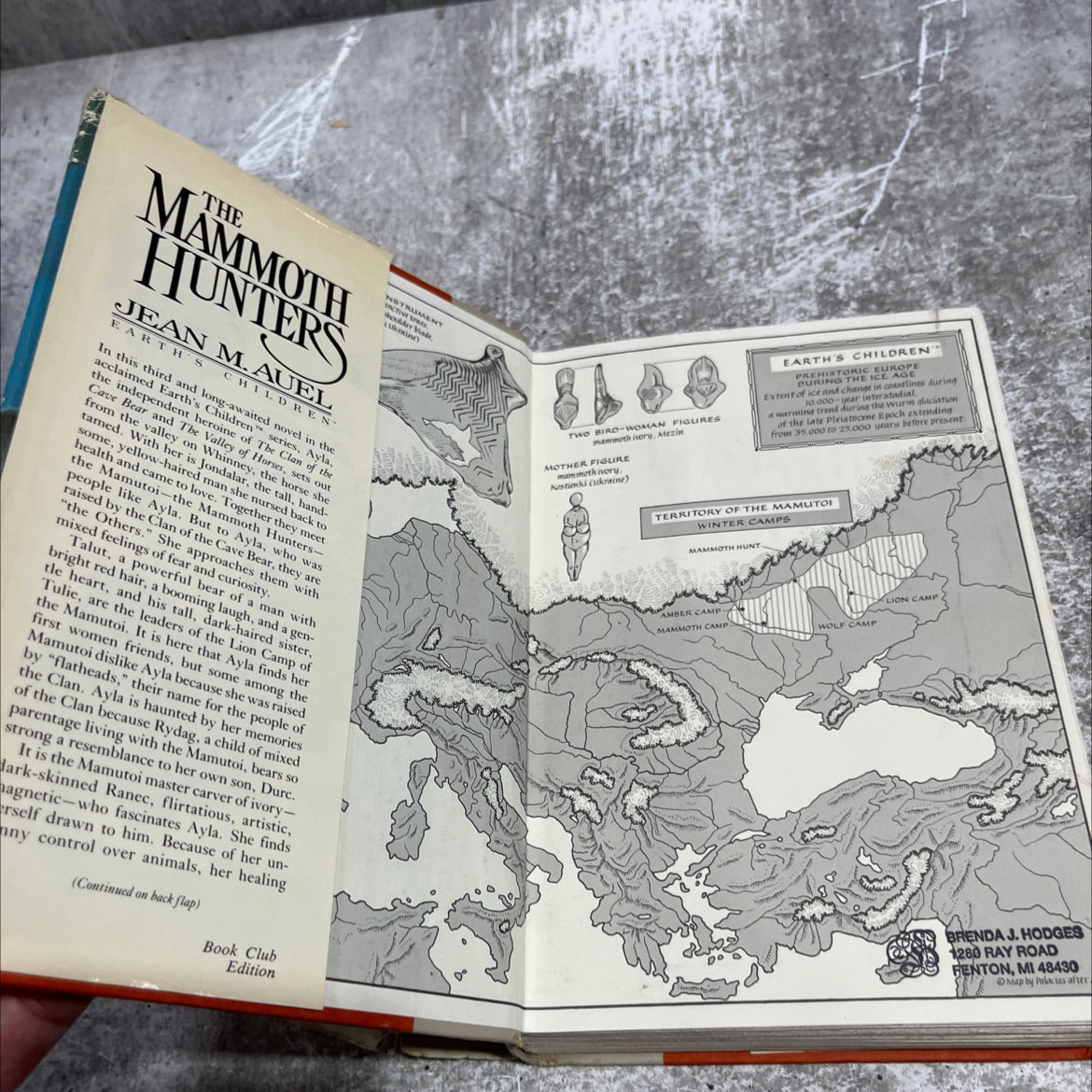 mammoth hunters book, by jean m. auel, 1985 Hardcover image 4