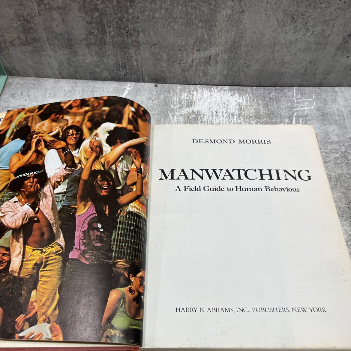 manwatching a field guide to human behaviour book, by desmond morris, 1977 Hardcover image 2