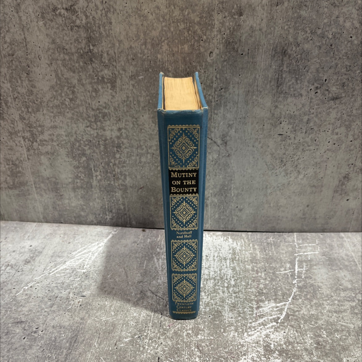 mutiny on the bounty book, by charles nordhoff and james norman hall, 1960 Hardcover image 4