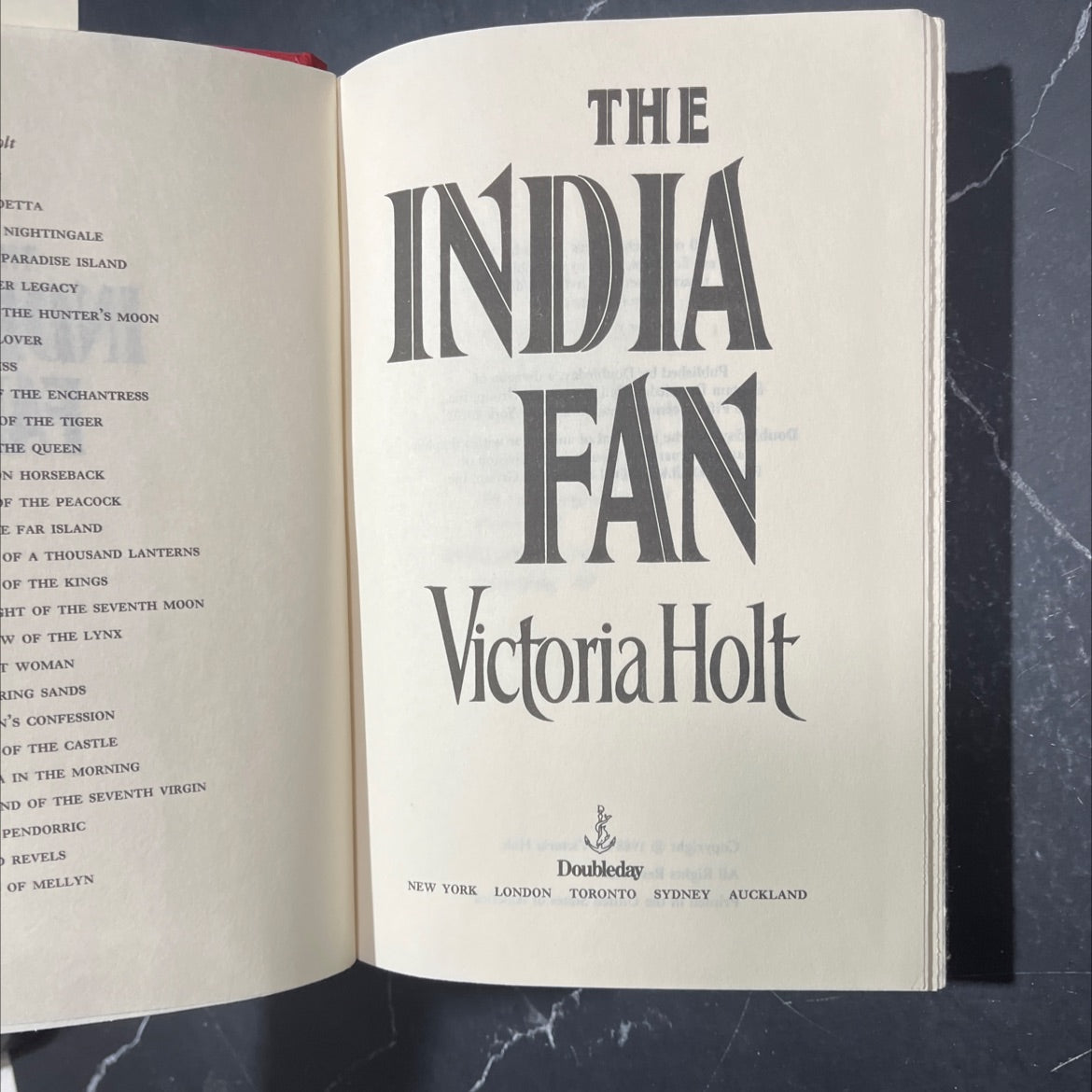 nightingale paradise book, by Victoria Holt, 1988 Hardcover image 2