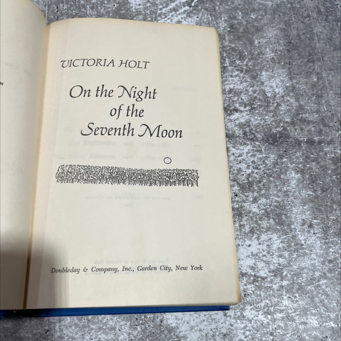 on the night of the seventh moon book, by victoria holt, 1972 Hardcover image 2