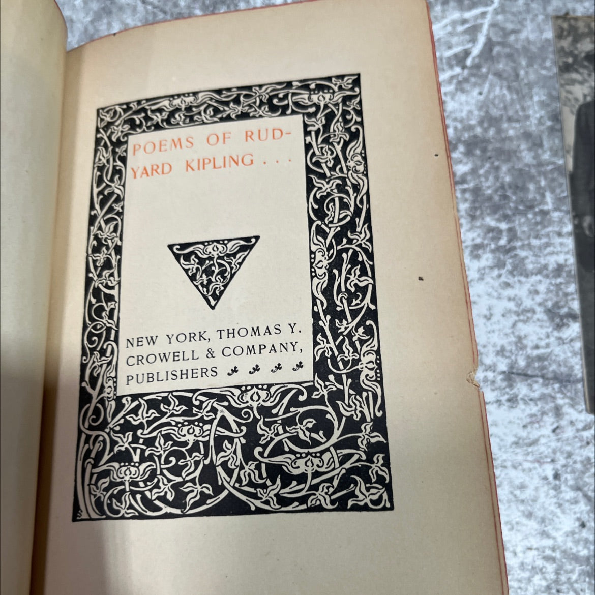 poems of rudyard kipling book, by rudyard kipling, 1970 Leather image 2