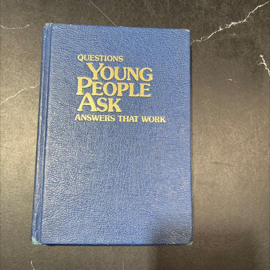 questions young people ask answers that work book, by Watch Tower Bible and Tract Society of Pennsylvania, 1989 image 1
